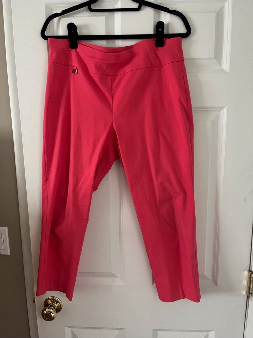 Alfani Coral-Red Women's Tailored Capris - Picture 2 of 5
